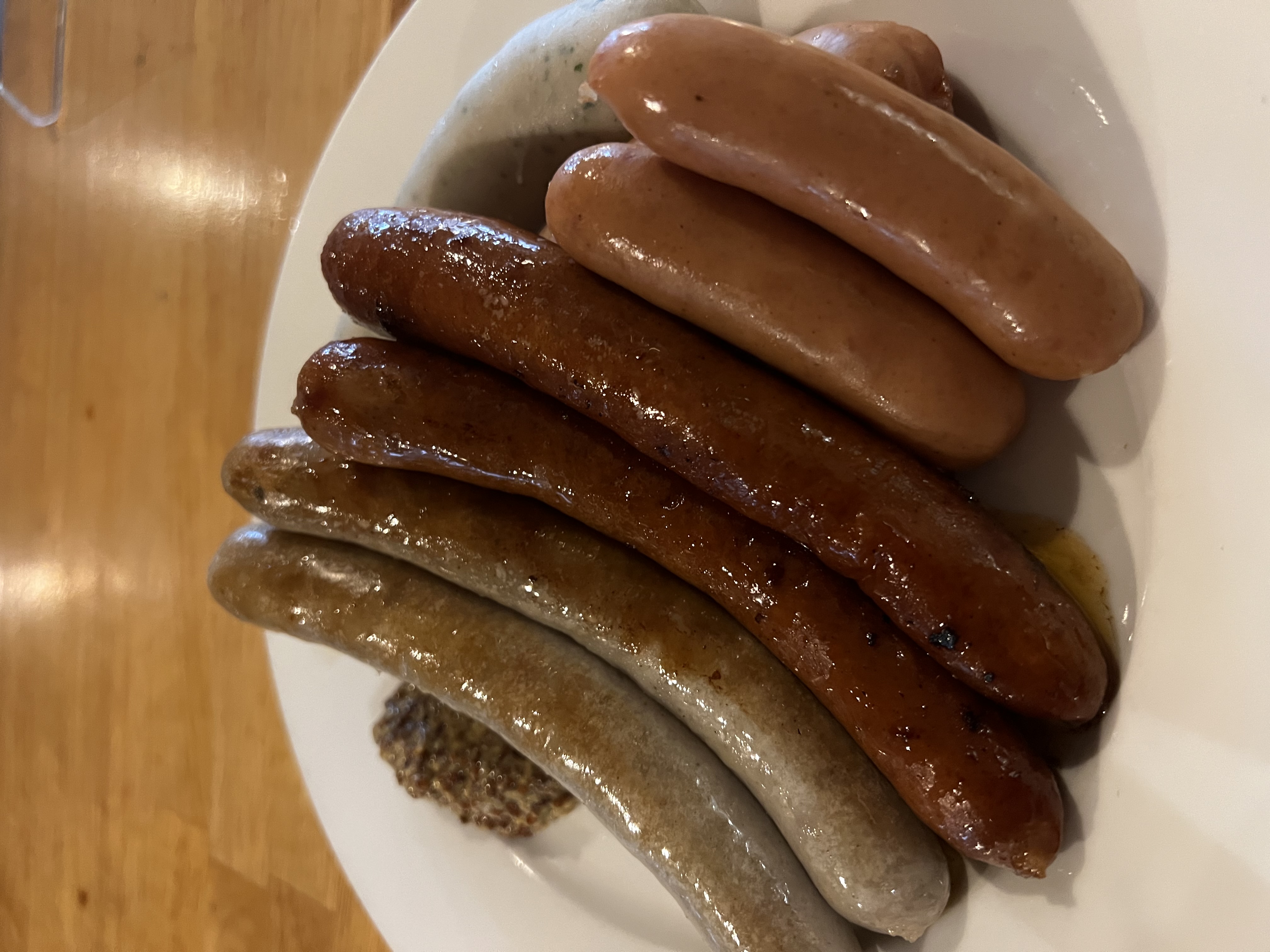 ソーセージ盛り合わせ